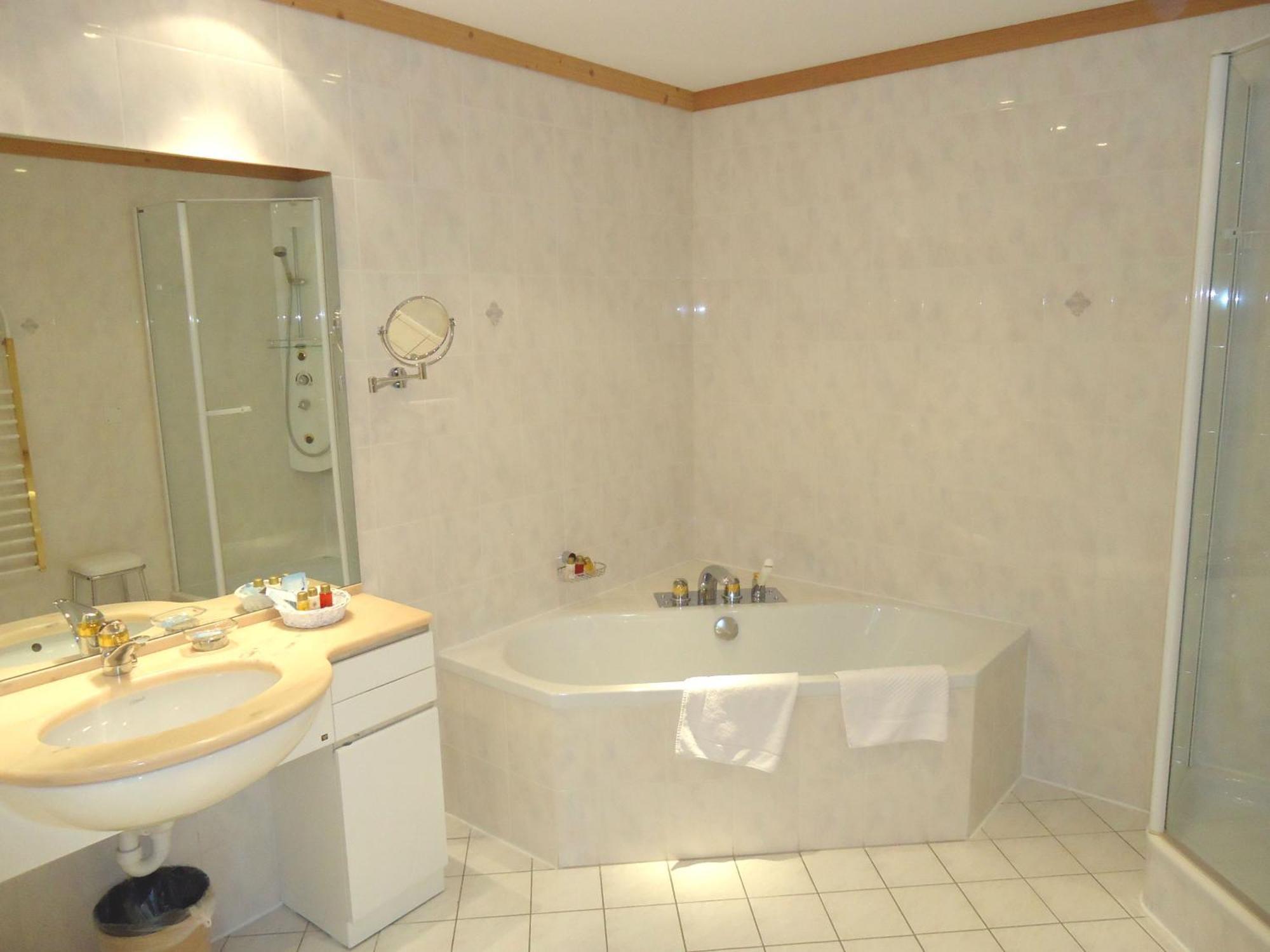 Grand Hotel Du Parc Crans-Montana Rum bild